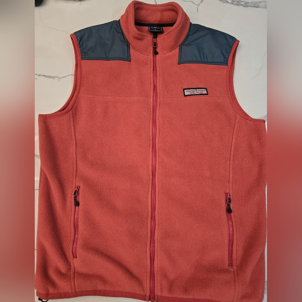 Vineyard Vines Men's Large Fleece Vest Salmon Coral W/ blue/Gray Shoulder Yoke